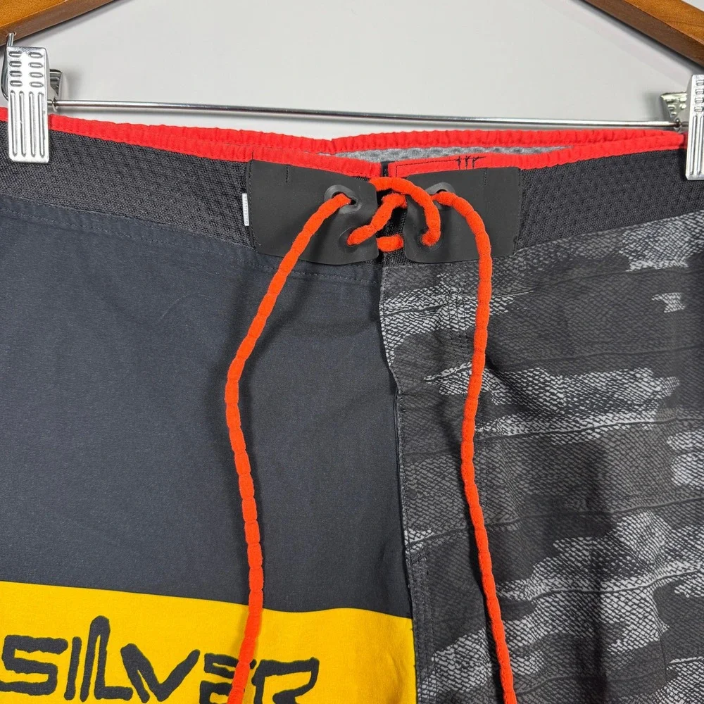 Quiksilver Highline Board Shorts Mens Size 38 4-Way Stretch Camo Red Surf